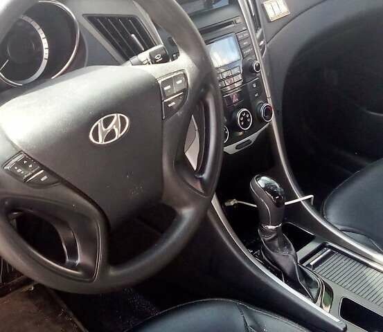 Серый Хендай Соната, объемом двигателя 2 л и пробегом 438 тыс. км за 7500 $, фото 3 на Automoto.ua
