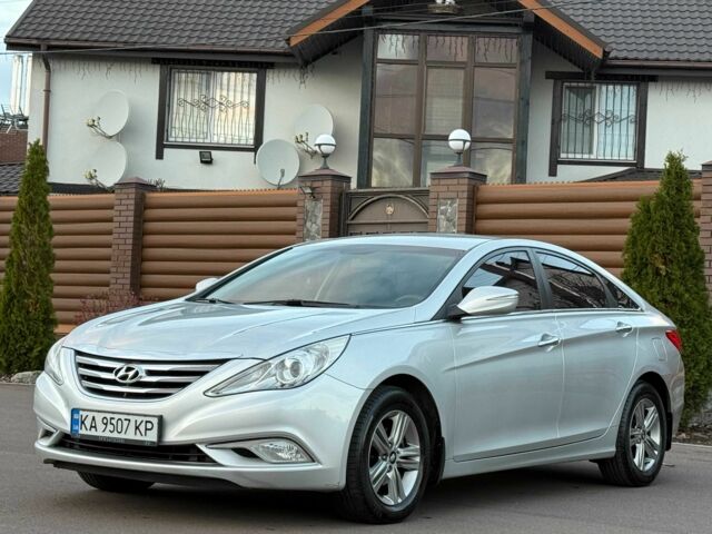 Сірий Хендай Соната, об'ємом двигуна 2 л та пробігом 216 тис. км за 8200 $, фото 2 на Automoto.ua