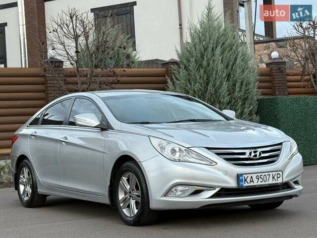 Серый Хендай Соната, объемом двигателя 2 л и пробегом 216 тыс. км за 8200 $, фото 15 на Automoto.ua
