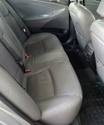 Сірий Хендай Соната, об'ємом двигуна 2.4 л та пробігом 150 тис. км за 11500 $, фото 19 на Automoto.ua