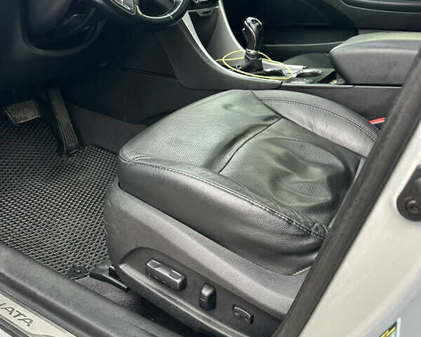 Сірий Хендай Соната, об'ємом двигуна 2.4 л та пробігом 113 тис. км за 10300 $, фото 32 на Automoto.ua