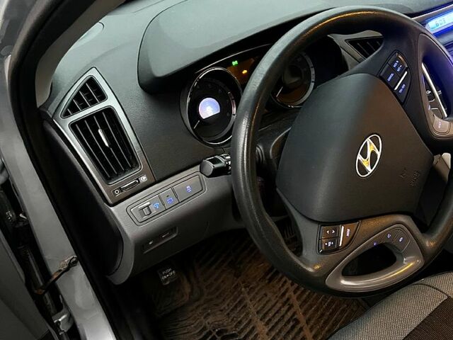 Сірий Хендай Соната, об'ємом двигуна 2.4 л та пробігом 170 тис. км за 8200 $, фото 8 на Automoto.ua