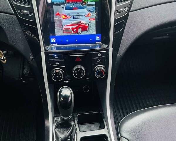 Серый Хендай Соната, объемом двигателя 2 л и пробегом 251 тыс. км за 6700 $, фото 2 на Automoto.ua