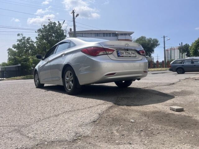 Серый Хендай Соната, объемом двигателя 2 л и пробегом 135 тыс. км за 10500 $, фото 2 на Automoto.ua