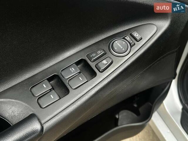 Серый Хендай Соната, объемом двигателя 2 л и пробегом 207 тыс. км за 8500 $, фото 27 на Automoto.ua