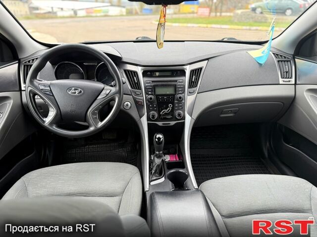 Сірий Хендай Соната, об'ємом двигуна 2.4 л та пробігом 183 тис. км за 9000 $, фото 9 на Automoto.ua