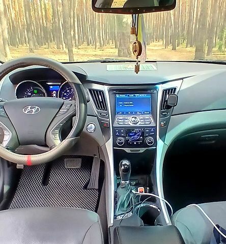 Серый Хендай Соната, объемом двигателя 2.4 л и пробегом 182 тыс. км за 9200 $, фото 9 на Automoto.ua