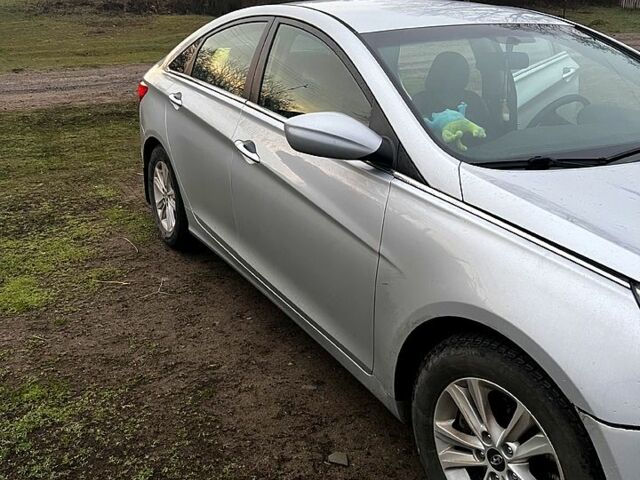 Сірий Хендай Соната, об'ємом двигуна 2.4 л та пробігом 170 тис. км за 8200 $, фото 3 на Automoto.ua