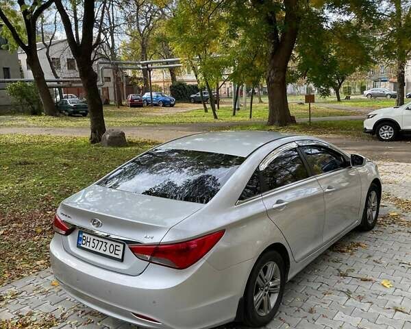 Сірий Хендай Соната, об'ємом двигуна 2 л та пробігом 270 тис. км за 7000 $, фото 6 на Automoto.ua