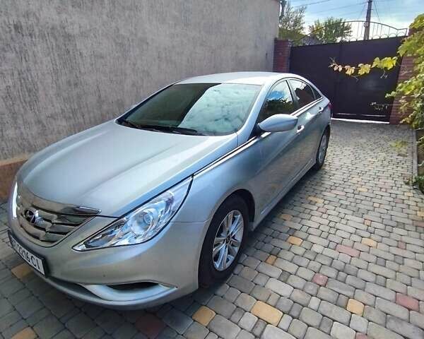 Хендай Соната 2013 в Херсоне на Automoto.ua Серый Хендай Соната, объемом двигателя 2.36 л и пробегом 151 тыс. км за 7500 $, фото 6 на Automoto.ua