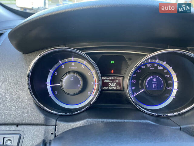 Серый Хендай Соната, объемом двигателя 2 л и пробегом 323 тыс. км за 7700 $, фото 11 на Automoto.ua