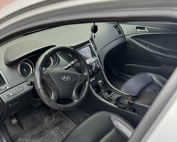 Серый Хендай Соната, объемом двигателя 2 л и пробегом 488 тыс. км за 7200 $, фото 7 на Automoto.ua