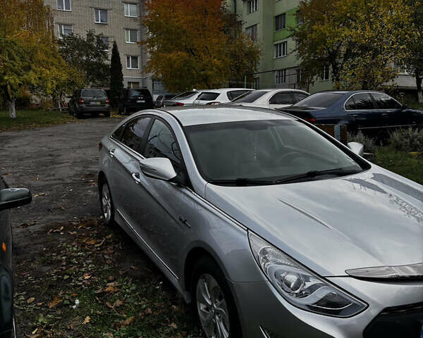 Хендай Соната 2013 у Рівному на Automoto.ua Сірий Хендай Соната, об'ємом двигуна 2 л та пробігом 193 тис. км за 9600 $, фото 1 на Automoto.ua