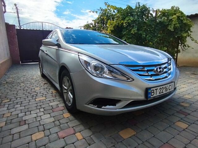 Хендай Соната 2013 у Херсоні на Automoto.ua Сірий Хендай Соната, об'ємом двигуна 2.4 л та пробігом 151 тис. км за 7500 $, фото 1 на Automoto.ua