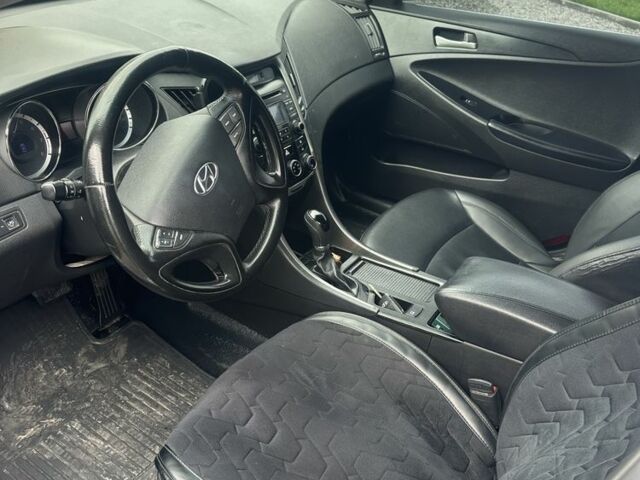 Сірий Хендай Соната, об'ємом двигуна 2 л та пробігом 460 тис. км за 6700 $, фото 1 на Automoto.ua