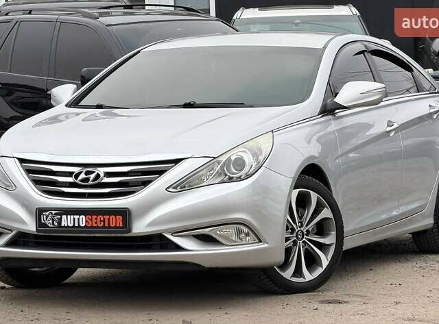 Серый Хендай Соната, объемом двигателя 2 л и пробегом 207 тыс. км за 8500 $, фото 1 на Automoto.ua