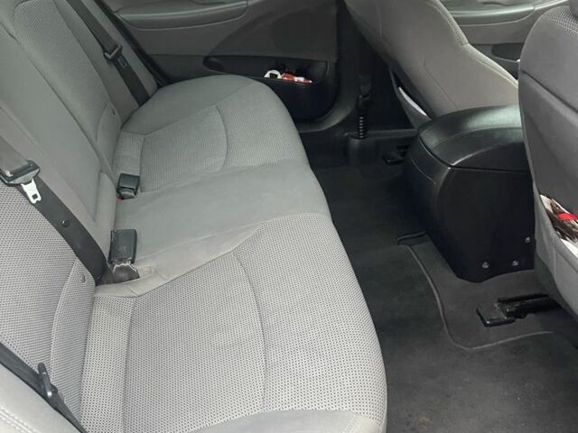 Серый Хендай Соната, объемом двигателя 2.4 л и пробегом 270 тыс. км за 7800 $, фото 8 на Automoto.ua