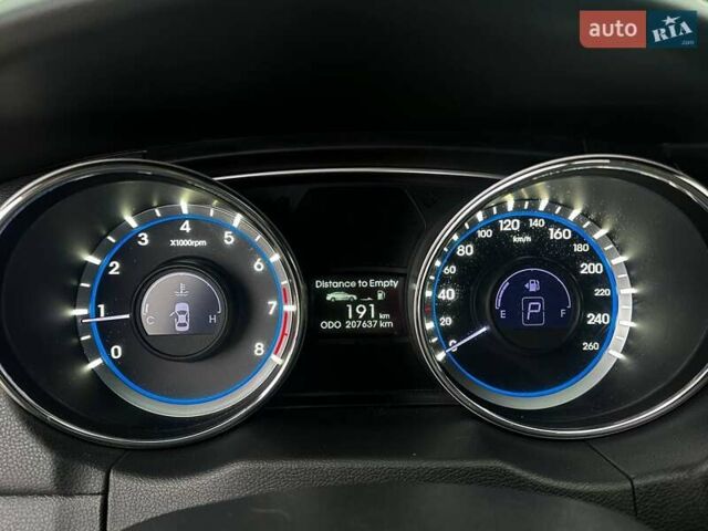 Серый Хендай Соната, объемом двигателя 2 л и пробегом 207 тыс. км за 8500 $, фото 19 на Automoto.ua