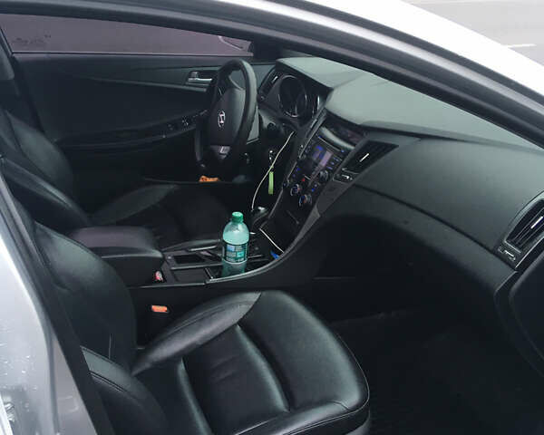 Серый Хендай Соната, объемом двигателя 2 л и пробегом 150 тыс. км за 6300 $, фото 8 на Automoto.ua