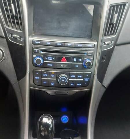 Сірий Хендай Соната, об'ємом двигуна 2 л та пробігом 181 тис. км за 9500 $, фото 5 на Automoto.ua