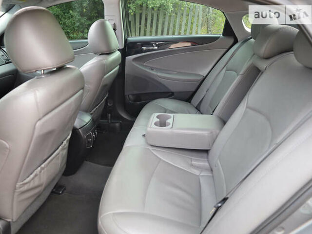 Серый Хендай Соната, объемом двигателя 2.36 л и пробегом 165 тыс. км за 9000 $, фото 22 на Automoto.ua