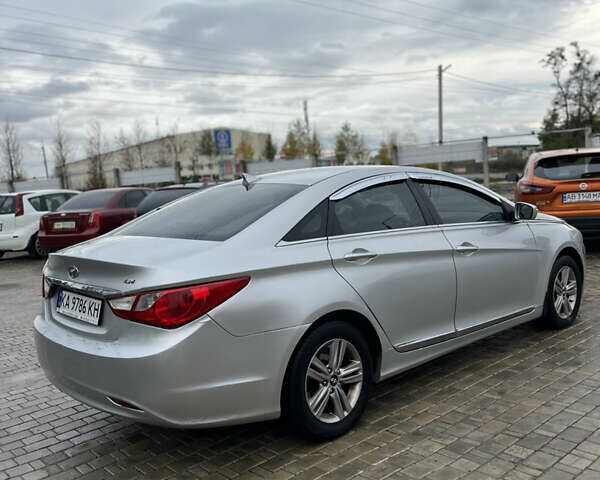 Хендай Соната 2013 в Киеве на Automoto.ua Серый Хендай Соната, объемом двигателя 2 л и пробегом 660 тыс. км за 4950 $, фото 3 на Automoto.ua