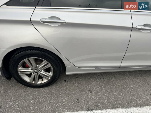 Серый Хендай Соната, объемом двигателя 2 л и пробегом 169 тыс. км за 8000 $, фото 4 на Automoto.ua