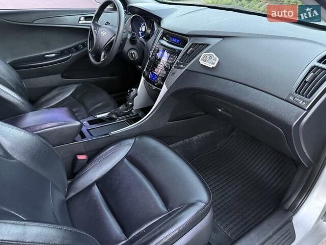 Серый Хендай Соната, объемом двигателя 2 л и пробегом 216 тыс. км за 8200 $, фото 53 на Automoto.ua