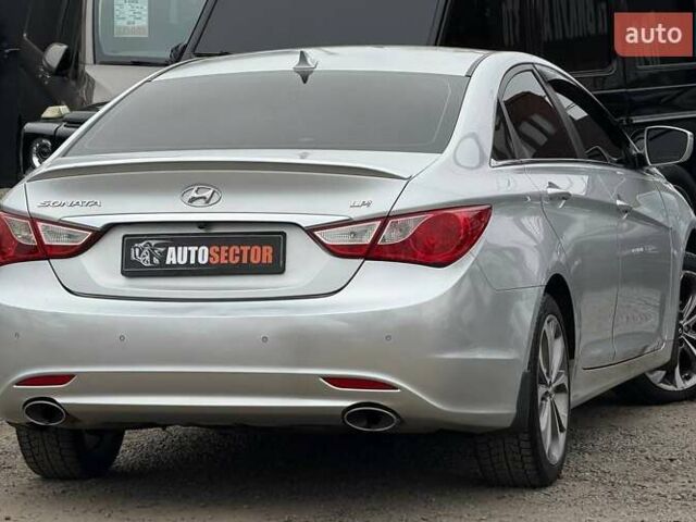 Серый Хендай Соната, объемом двигателя 2 л и пробегом 207 тыс. км за 8500 $, фото 10 на Automoto.ua