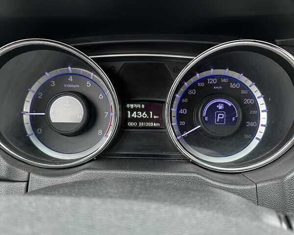 Серый Хендай Соната, объемом двигателя 2 л и пробегом 231 тыс. км за 7300 $, фото 16 на Automoto.ua