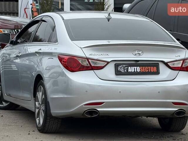 Серый Хендай Соната, объемом двигателя 2 л и пробегом 207 тыс. км за 8500 $, фото 7 на Automoto.ua