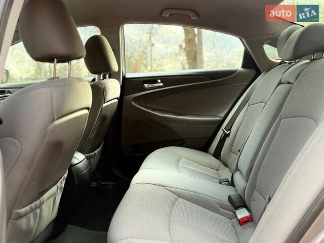 Сірий Хендай Соната, об'ємом двигуна 2.36 л та пробігом 162 тис. км за 9499 $, фото 15 на Automoto.ua