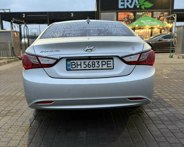 Серый Хендай Соната, объемом двигателя 2 л и пробегом 240 тыс. км за 6000 $, фото 4 на Automoto.ua