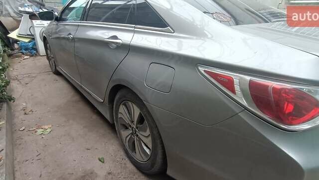 Серый Хендай Соната, объемом двигателя 2.36 л и пробегом 360 тыс. км за 9100 $, фото 13 на Automoto.ua