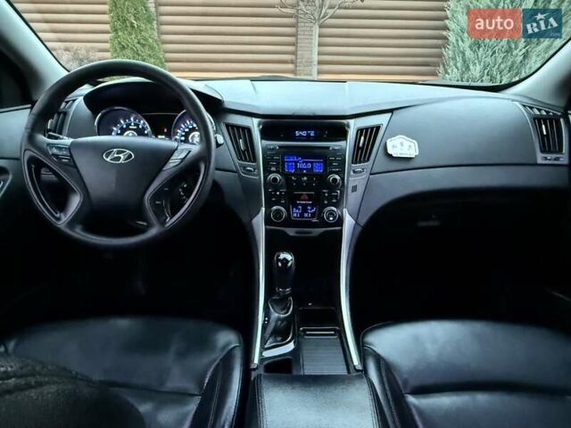 Серый Хендай Соната, объемом двигателя 2 л и пробегом 216 тыс. км за 8200 $, фото 61 на Automoto.ua