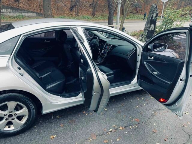 Серый Хендай Соната, объемом двигателя 2 л и пробегом 251 тыс. км за 6700 $, фото 10 на Automoto.ua