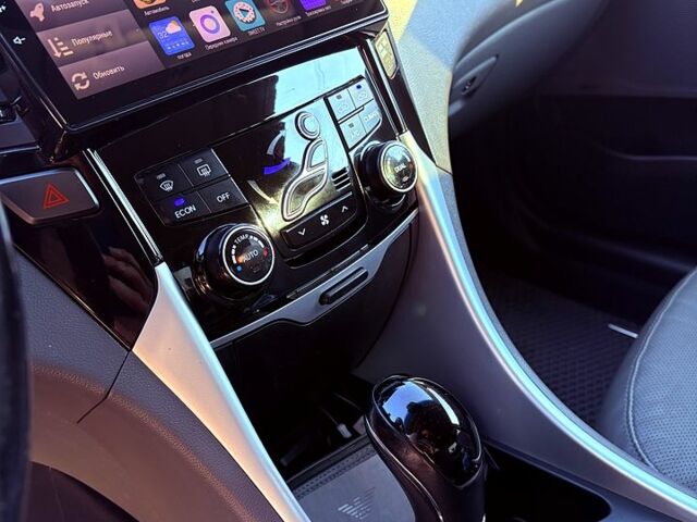 Сірий Хендай Соната, об'ємом двигуна 2.4 л та пробігом 205 тис. км за 11000 $, фото 12 на Automoto.ua