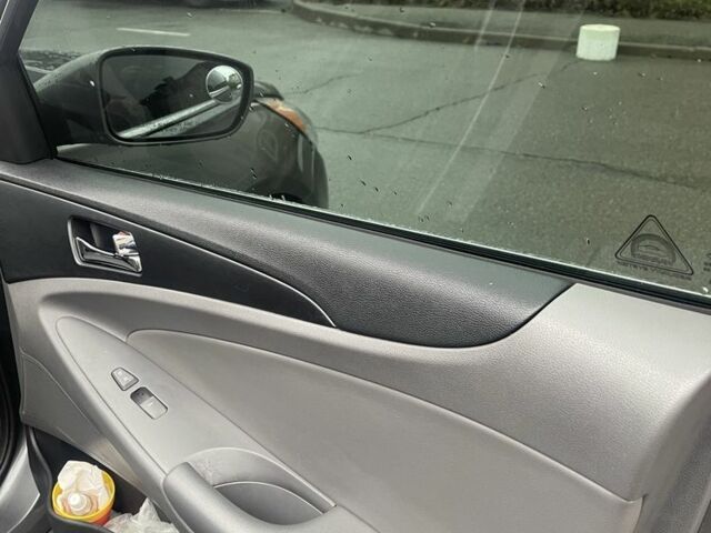 Серый Хендай Соната, объемом двигателя 2.4 л и пробегом 270 тыс. км за 7800 $, фото 7 на Automoto.ua