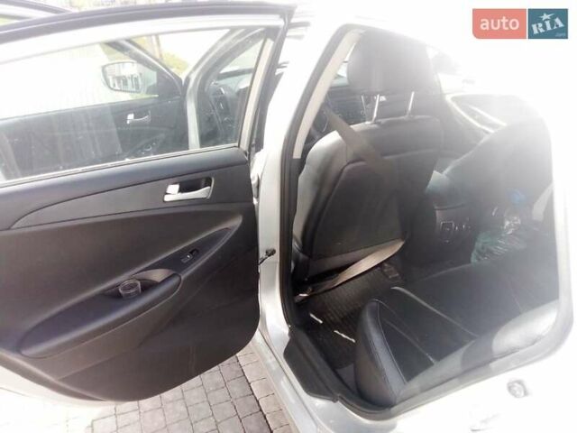 Серый Хендай Соната, объемом двигателя 2 л и пробегом 438 тыс. км за 7500 $, фото 7 на Automoto.ua