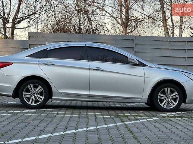 Серый Хендай Соната, объемом двигателя 2 л и пробегом 185 тыс. км за 8100 $, фото 4 на Automoto.ua