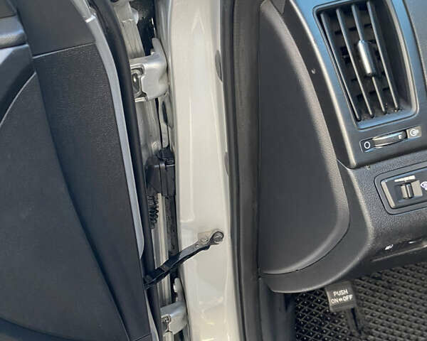 Серый Хендай Соната, объемом двигателя 2 л и пробегом 323 тыс. км за 7700 $, фото 13 на Automoto.ua