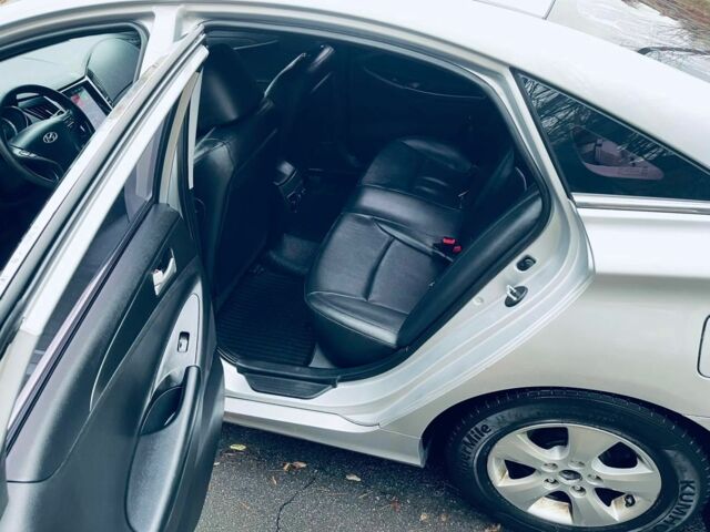 Серый Хендай Соната, объемом двигателя 2 л и пробегом 251 тыс. км за 6700 $, фото 8 на Automoto.ua