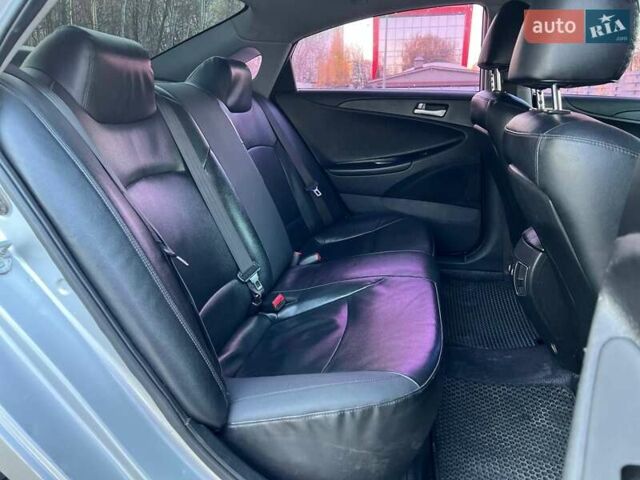 Серый Хендай Соната, объемом двигателя 2 л и пробегом 185 тыс. км за 8100 $, фото 26 на Automoto.ua