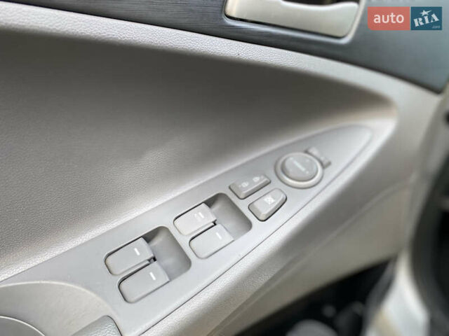 Хендай Соната 2013 у Миколаєві на Automoto.ua Сірий Хендай Соната, об'ємом двигуна 2.4 л та пробігом 151 тис. км за 8099 $, фото 16 на Automoto.ua
