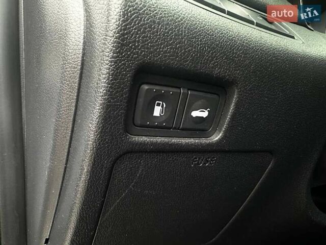 Серый Хендай Соната, объемом двигателя 2 л и пробегом 207 тыс. км за 8500 $, фото 29 на Automoto.ua