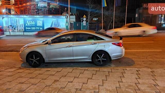 Серый Хендай Соната, объемом двигателя 2 л и пробегом 320 тыс. км за 7500 $, фото 2 на Automoto.ua