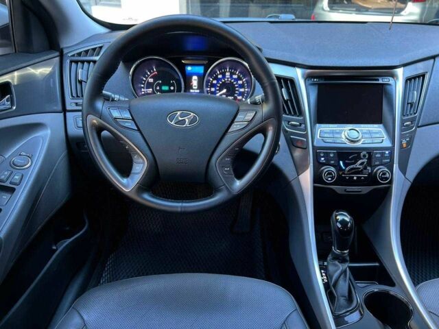 Хендай Соната 2013 у Одесі на Automoto.ua Сірий Хендай Соната, об'ємом двигуна 2.4 л та пробігом 220 тис. км за 9900 $, фото 14 на Automoto.ua