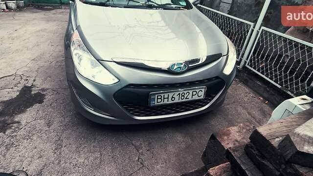 Серый Хендай Соната, объемом двигателя 2.36 л и пробегом 360 тыс. км за 9100 $, фото 2 на Automoto.ua