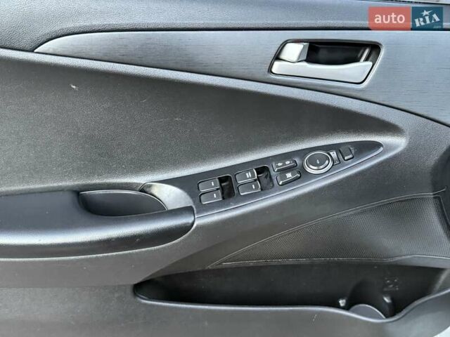 Серый Хендай Соната, объемом двигателя 2 л и пробегом 216 тыс. км за 8200 $, фото 48 на Automoto.ua