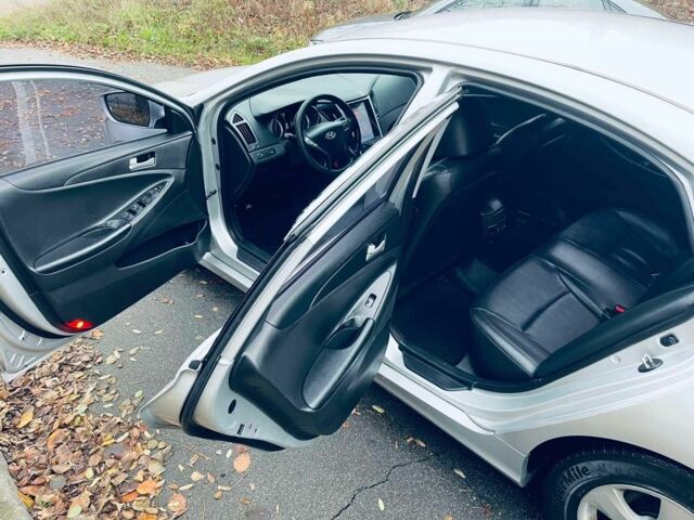 Серый Хендай Соната, объемом двигателя 2 л и пробегом 251 тыс. км за 6700 $, фото 9 на Automoto.ua